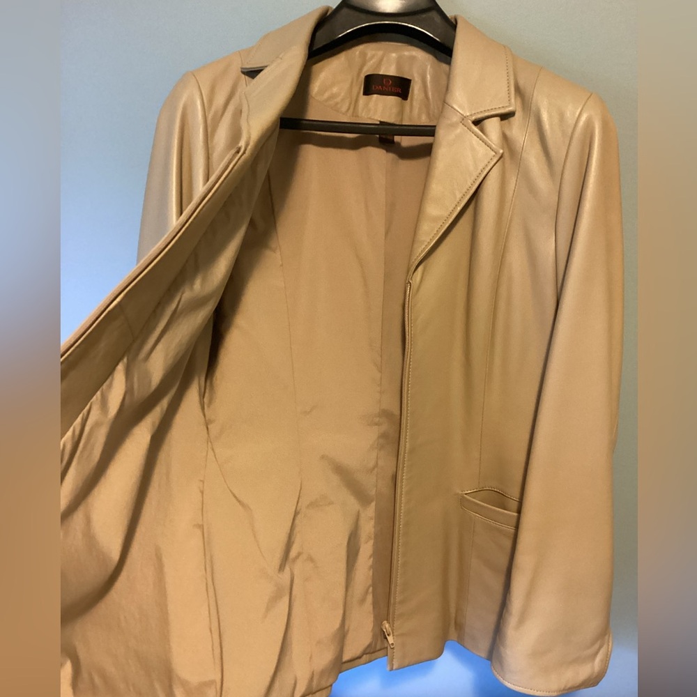 Danier leather jacket, light butterscotch size L - Picture 4 of 10